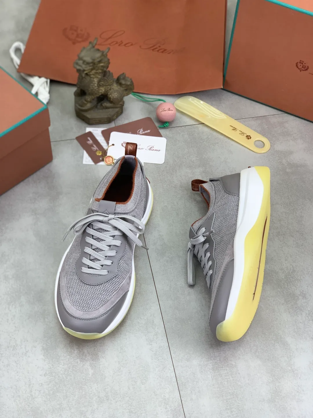 Men's Men's Shoes 💰P620 New 💰High Quality Latest Casual Shoes Loro Piana 💯Top Authentic Grade💯Buy the original 1:1 copy💯 Founded the existing Loro Piana company on April 24, 1924. It is now the sixth generation of family business, providing top quality products to customers who are discerning about taste and quality. Imported original fly woven fabric with cowhide fabric, plain calfskin lining, hand-stitched thread with cowhide feet, original packaging, code number: 38-44 (customized for 45 and 46), seven colors available